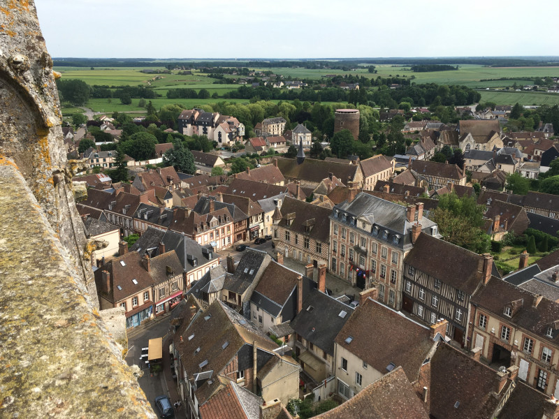 La magnifique ville médiévale de Verneuil d’Avre et d’Iton vue du haut de la Tour de la Madeleine